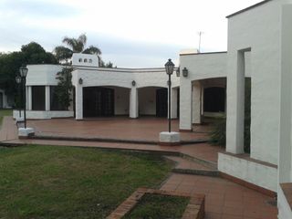 Foto 2 de SE VENDE propiedad corazón de manzana en barrio centenario 2000m2