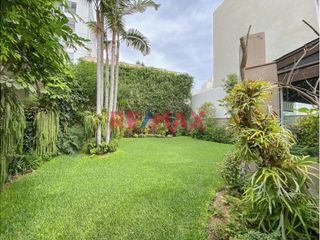 Foto 7 de Ubicada en la exclusiva zona de Chacarilla y Valle Hermoso Oeste, esta amplia casa en impecable estado, con un diseño que privilegia la armonía y el e