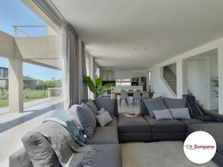 Foto 2 de Venta casa 5 Ambientes - Escobar