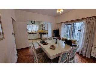 Foto 7 de En venta casa de 4 ambientes con quincho y garaje. Barrio Chauvin.