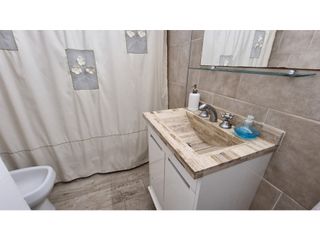 Foto 12 de En venta casa de 4 ambientes con quincho y garaje. Barrio Chauvin.