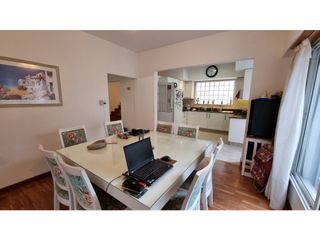 Foto 8 de En venta casa de 4 ambientes con quincho y garaje. Barrio Chauvin.