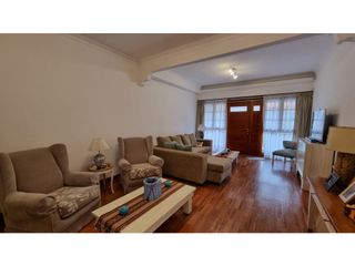 Foto 3 de En venta casa de 4 ambientes con quincho y garaje. Barrio Chauvin.