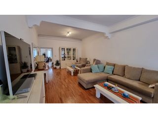 Foto 2 de En venta casa de 4 ambientes con quincho y garaje. Barrio Chauvin.