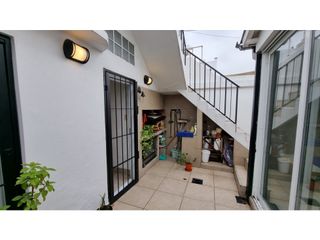 Foto 10 de En venta casa de 4 ambientes con quincho y garaje. Barrio Chauvin.