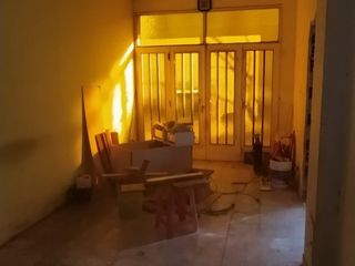 Venta lote con casa y departamento a reciclar/demoler, cerca al Parque Saavedra. La Plata.