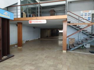Local en Garin-Centro + Deposito + Departamento  3 ambientes  + Departamento 5 ambientes