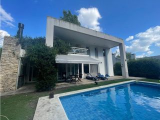 Foto 36 de Alquiler Temporada amplia Casa con pileta Barrio privado Rumencó