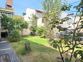 Casa en  Villa del Parque Cochera/Jardín/Dependencia/ Parrilla y Terraza.