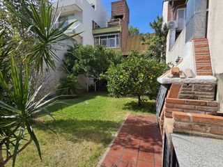 Casa en  Villa del Parque Cochera/Jardín/Dependencia/ Parrilla y Terraza.