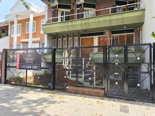 Casa en  Villa del Parque Cochera/Jardín/Dependencia/ Parrilla y Terraza.