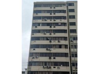 Foto 4 de VENDO COMODA Y AMPLIA OFICINA CENTRO GUAYAQUIL