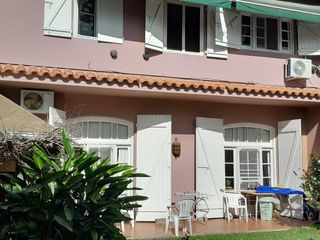 Casa en Venta 4 dormitorios en Olivos, pileta climatizada, jardin, quincho, seguridad 24hs