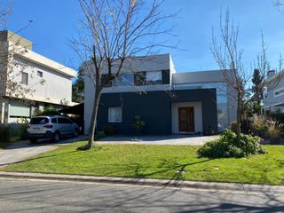 Foto 1 de Casa - Los Sauces