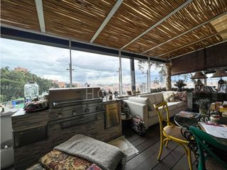 Apartamento Dúplex con terraza en venta en Bosques de Pinos
