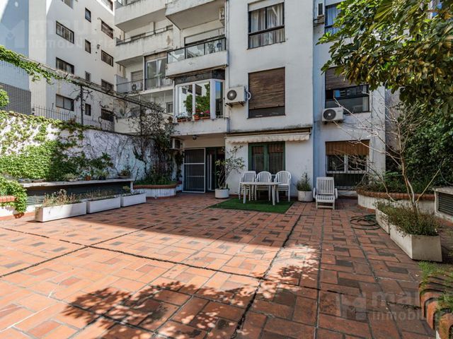 3 dormitorios y dependencia en venta con cochera y jardín de 117m2 en Belgrano