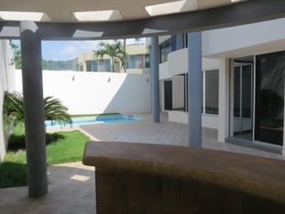 Rento Preciosa Casa en Olivos con piscina