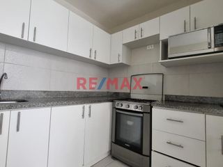 Foto 4 de CASA EN VENTA EN EL CONDOMINIO CLUB LOS SAUCES, Un lugar seguro para vivir rodeado de parques y jardines,
Piscina, juego para niños, Minimarket, sala