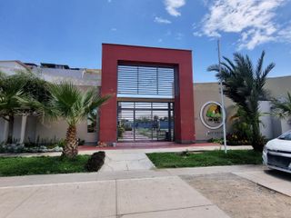 Foto 1 de CASA EN VENTA EN EL CONDOMINIO CLUB LOS SAUCES, Un lugar seguro para vivir rodeado de parques y jardines,
Piscina, juego para niños, Minimarket, sala