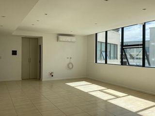 Oficina en alquiler en  Studios de la Bahía con cochera
