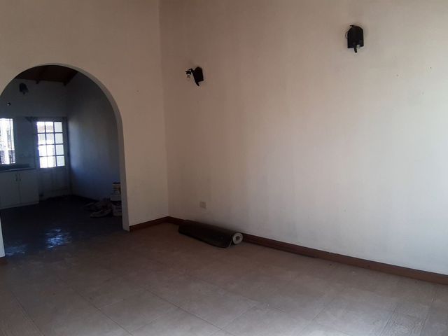 VENTA CASA A REFACCIONAR EN VICTORIA LOTE 10x30