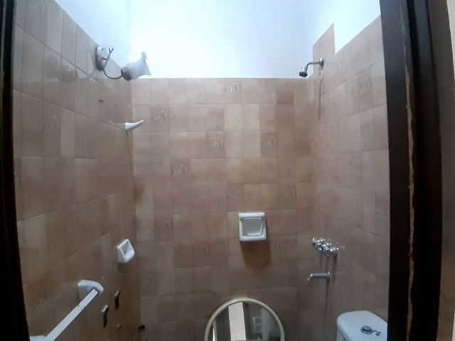 VENTA CASA A REFACCIONAR EN VICTORIA LOTE 10x30