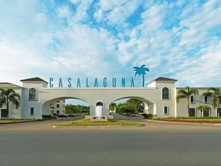 Foto 2 de Venta de Casa por Estrenar en la Urb. Casa Laguna, etapa Paradisa cerca del C.C Riocentro El Dorado.
