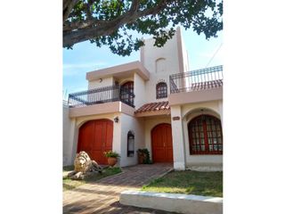Foto 1 de VENTA-GRAN PROPIEDAD EN JESÚS MARA-PARQUE SUIZO-CASA 3 DORM