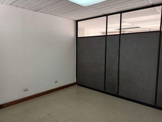 La Mariscal, Oficina en Renta, 98m2,  5 ambientes.