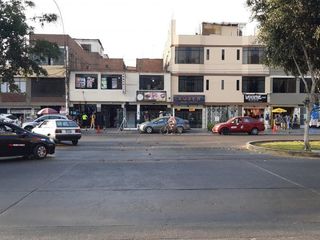 Foto 4 de Locales Comerciales Alquiler AV. Antunez de Mayolo  - LOS OLIVOS