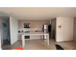 VENTA DE APARTAMENTO MUY COMERCIAL DE ESPACIOS GENEROSOS Y LIMPIOS