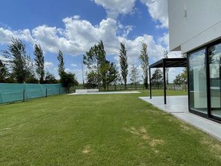 Venta Casa  - La Rinconada - Ibarlucea - Barrio Cerrado - a estrenar
