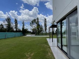 Venta Casa  - La Rinconada - Ibarlucea - Barrio Cerrado - a estrenar