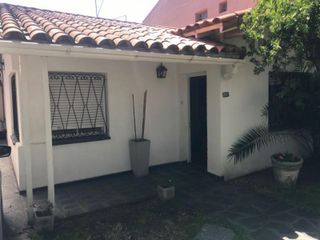 Foto 1 de Venta Casa 4 Ambientes Temperley Con COCHERA PASANTE , PILETA Y QUINCHO
