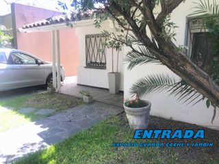 Foto 2 de Venta Casa 4 Ambientes Temperley Con COCHERA PASANTE , PILETA Y QUINCHO