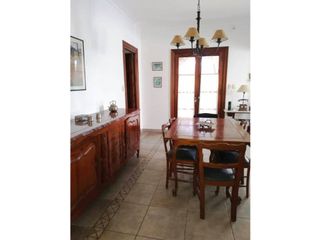 Foto 4 de CHALET DE 5 AMBIENTES CON QUINCHO EN CHAUVIN - Toma menor valor -