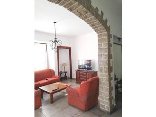 Foto 9 de CHALET DE 5 AMBIENTES CON QUINCHO EN CHAUVIN - Toma menor valor -