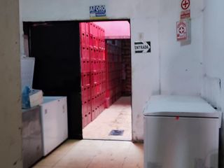 Foto 4 de casa de 2 pisos con locales Comerciales/ frente mercado - Callao $215,000