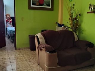 Foto 7 de casa de 2 pisos con locales Comerciales/ frente mercado - Callao $215,000