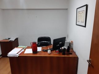 Centro Excelente Oficina en Venta- calle TucumÃ¡n al 20