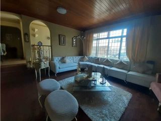 Vendo hermosa y cómoda casa en Urdesa Central con piscina