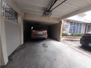 Foto 5 de Vendo hermosa y cómoda casa en Urdesa Central con piscina