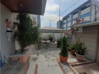 Vendo hermosa y cómoda casa en Urdesa Central con piscina