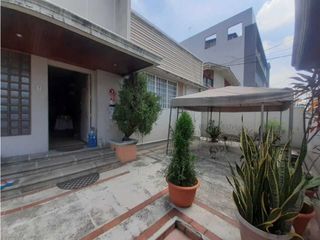 Vendo hermosa y cómoda casa en Urdesa Central con piscina