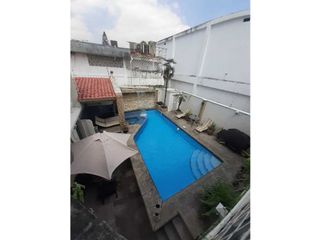 Vendo hermosa y cómoda casa en Urdesa Central con piscina