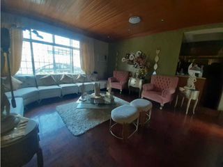 Vendo hermosa y cómoda casa en Urdesa Central con piscina