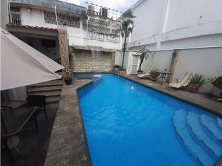 Vendo hermosa y cómoda casa en Urdesa Central con piscina