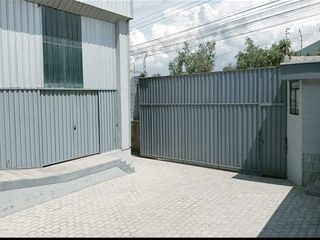 San Antonio de Pichincha, Bodega en renta, 130 m2, 2 ambientes, 1 baño, 3 parqueaderos