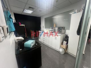 Foto 17 de ¡Alquilo Oficina Duplex Amoblada En Av Arenales Cdra 19, Lince!