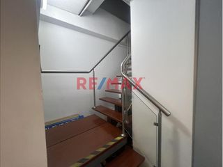 Foto 8 de ¡Alquilo Oficina Duplex Amoblada En Av Arenales Cdra 19, Lince!